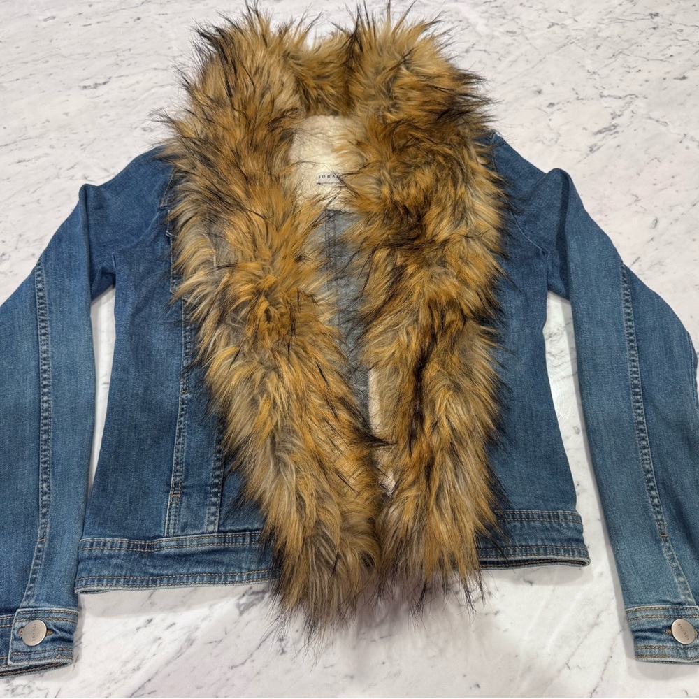 Denim Jean Jacket with Faux Fur Collar - Blue